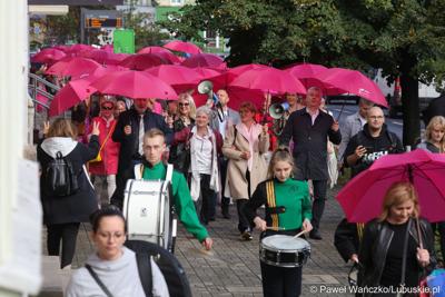 Uczestnicy Różowego Marszu w Zielonej Górze