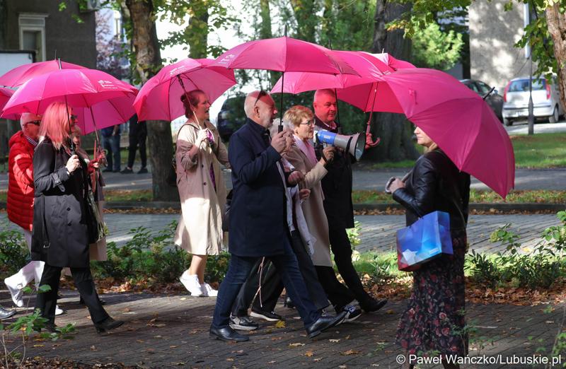 Uczestnicy Różowego Marszu w Zielonej Górze