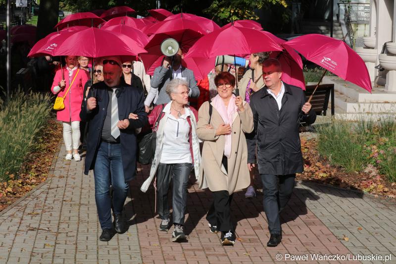 Uczestnicy Różowego Marszu w Zielonej Górze