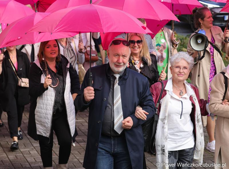 Uczestnicy Różowego Marszu w Zielonej Górze