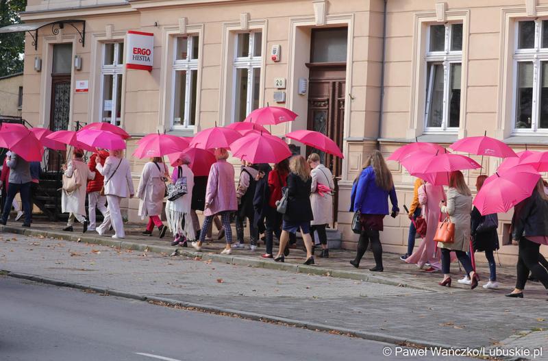 Uczestnicy Różowego Marszu w Zielonej Górze