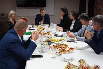 27 października 2023 r. członek Zarządu Województwa Lubuskiego Grzegorz Potęga wspólnie z władzami czterech szpitalnych spółek w regionie omówił sprawy dotyczące funkcjonowania systemu ochrony zdrowia
