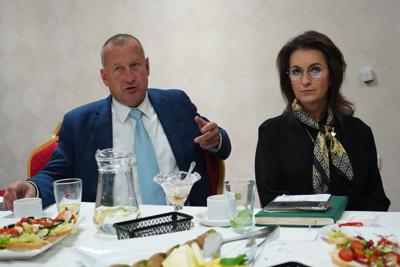 27 października 2023 r. członek Zarządu Województwa Lubuskiego Grzegorz Potęga wspólnie z władzami czterech szpitalnych spółek w regionie omówił sprawy dotyczące funkcjonowania systemu ochrony zdrowia