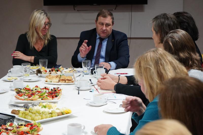 W piątek, 27 października 2023 r. członek Zarządu Województwa Lubuskiego Grzegorz Potęga spotkał się z przedstawicielami lubuskich jednostek ochrony zdrowia