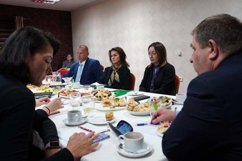 27 października 2023 r. członek Zarządu Województwa Lubuskiego Grzegorz Potęga wspólnie z władzami czterech szpitalnych spółek w regionie omówił sprawy dotyczące funkcjonowania systemu ochrony zdrowia