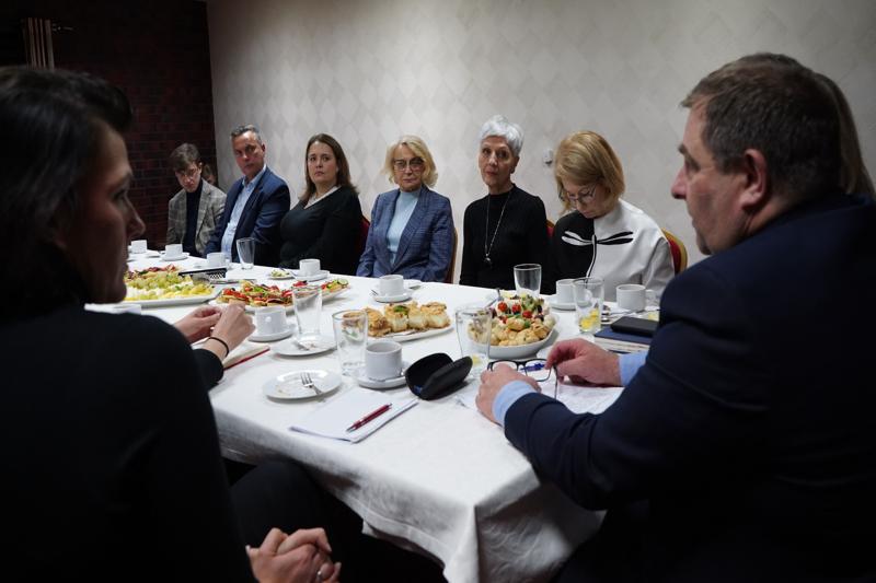 W piątek, 27 października 2023 r. członek Zarządu Województwa Lubuskiego Grzegorz Potęga spotkał się z przedstawicielami lubuskich jednostek ochrony zdrowia