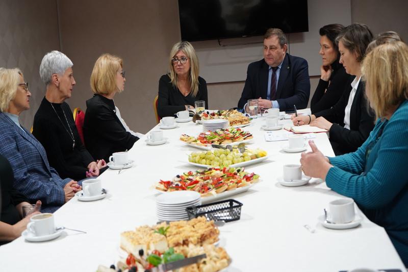 W piątek, 27 października 2023 r. członek Zarządu Województwa Lubuskiego Grzegorz Potęga spotkał się z przedstawicielami lubuskich jednostek ochrony zdrowia