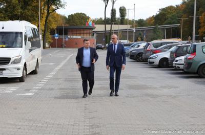 Marszałek Województwa Lubuskiego Marcin Jabłoński i prezydent Gorzowa Jacek Wójciki zwiedzili Arenę Gorzów