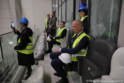 Marszałek Województwa Lubuskiego Marcin Jabłoński i prezydent Gorzowa Jacek Wójciki zwiedzili Arenę Gorzów