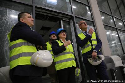 Marszałek Województwa Lubuskiego Marcin Jabłoński i prezydent Gorzowa Jacek Wójciki zwiedzili Arenę Gorzów