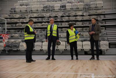 Marszałek Województwa Lubuskiego Marcin Jabłoński i prezydent Gorzowa Jacek Wójciki zwiedzili Arenę Gorzów