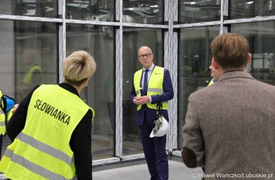 Marszałek Województwa Lubuskiego Marcin Jabłoński zwiedza Arenę Gorzów