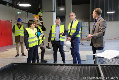 Marszałek Województwa Lubuskiego Marcin Jabłoński i prezydent Gorzowa Jacek Wójciki zwiedzili Arenę Gorzów