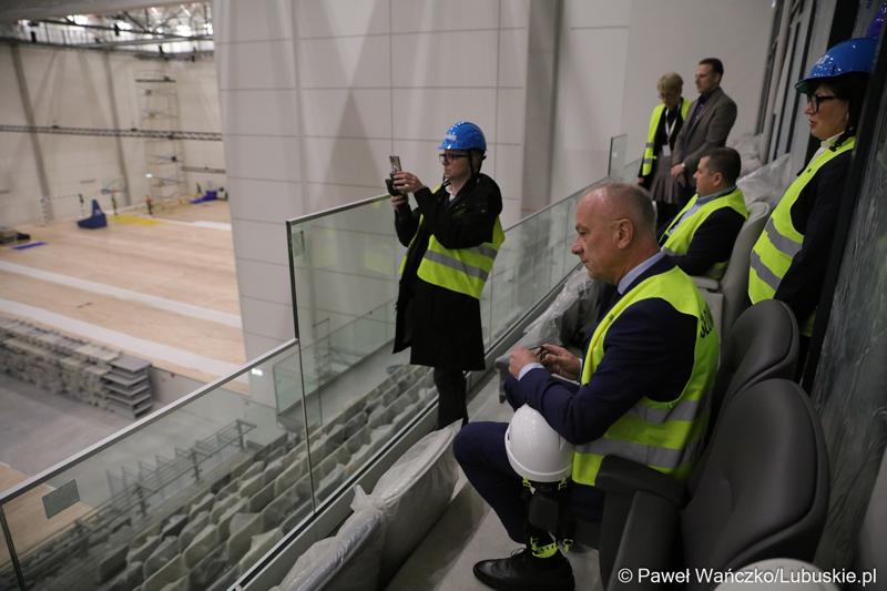 Marszałek Województwa Lubuskiego Marcin Jabłoński i prezydent Gorzowa Jacek Wójciki zwiedzili Arenę Gorzów
