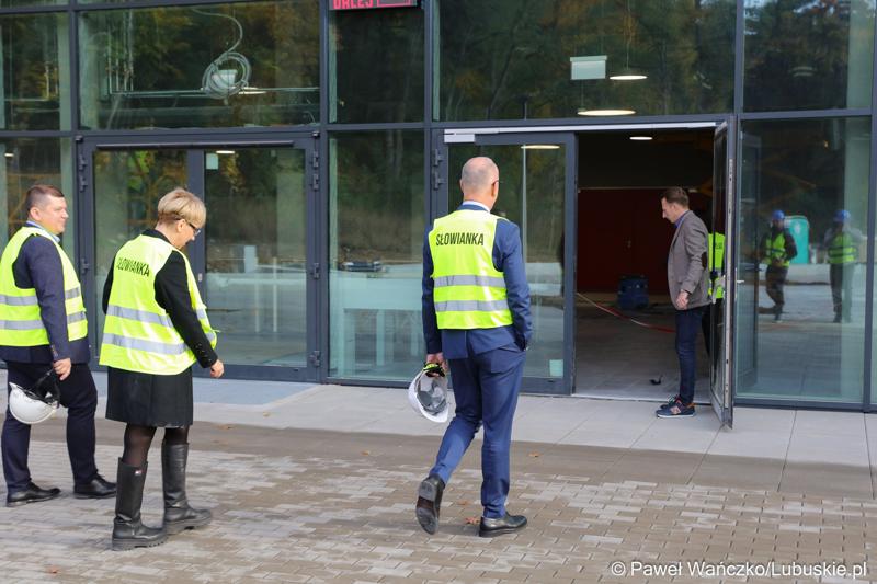 Marszałek Województwa Lubuskiego Marcin Jabłoński i prezydent Gorzowa Jacek Wójciki zwiedzili Arenę Gorzów