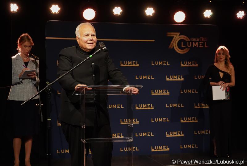 Narendra Goliya - właściciel i dyrektor zarządzający Rishabh Group przemawia podczas jubileuszu 70-lecia Lumelu