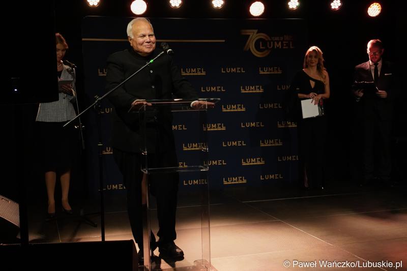 Narendra Goliya - właściciel i dyrektor zarządzający Rishabh Group przemawia podczas jubileuszu 70-lecia Lumelu