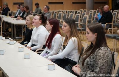 Uczestnicy konferencji w Sali Kolumnowej Urzędu Marszałkowskiego Województwa Lubuskiego w Zielonej Górze
