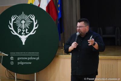 Szymon Czerwiński (szef kuchni, kucharz Dzień Dobry TVN, finalista programu kulinarnego Master Chef) – wygłasza referat na temat zalet zdrowotnych dziczyzny i produktu regionalnego w kuchni