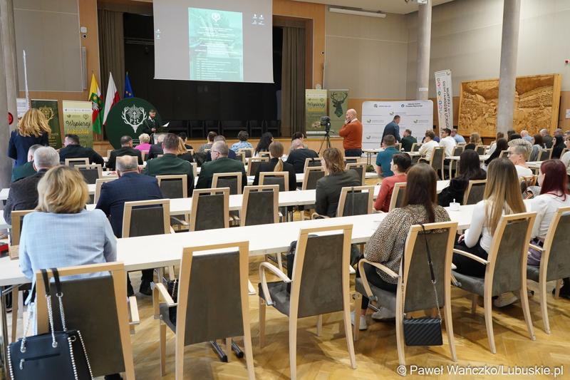 Uczestnicy konferencji w Sali Kolumnowej Urzędu Marszałkowskiego Województwa Lubuskiego w Zielonej Górze