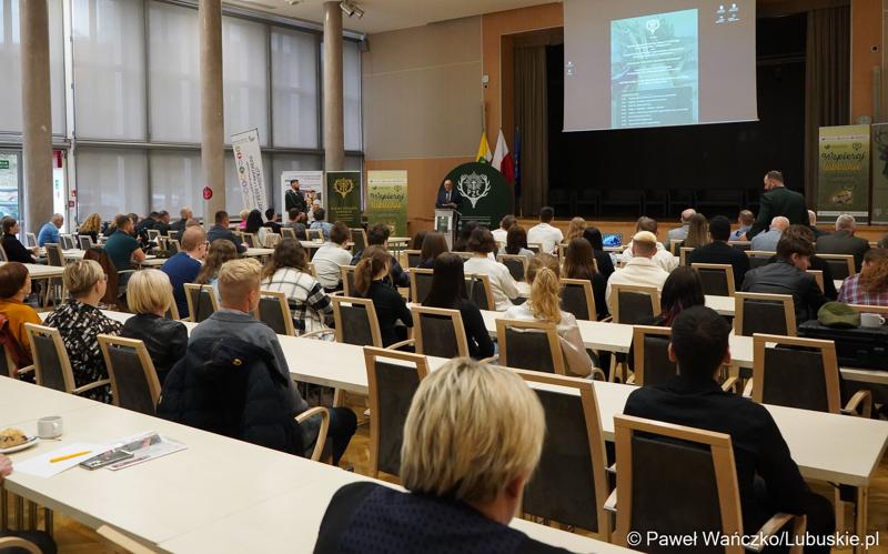 Uczestnicy konferencji w Sali Kolumnowej Urzędu Marszałkowskiego Województwa Lubuskiego w Zielonej Górze