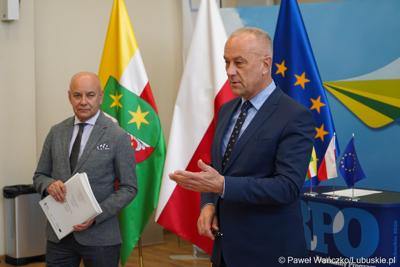 Marszałek Województwa Lubuskiego Marcin Jabłoński przemawia do beneficjentów funduszy europejskich w ramach perspektywy finansowej Regionalnego Programu Operacyjnego Lubuskie 2020. 