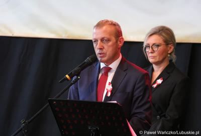 Wójt Gminy Dąbie Bogusław Zaraza przemawia podczas uroczystej sesji z okazji 50-lecia Gminy Dąbie