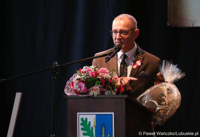 Burmistrz Krosna Odrz. Marek Cebula podczas uroczystej sesji z okazji 50-lecia Gminy Dąbie