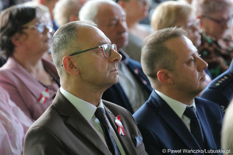 Burmistrz Krosna Odrz. Marek Cebula podczas uroczystej sesji z okazji 50-lecia Gminy Dąbie
