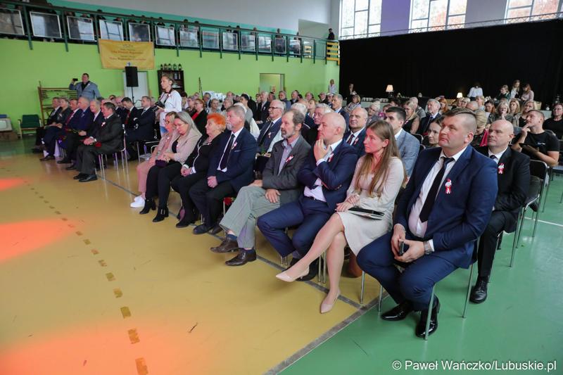 Uczestnicy uroczystej sesji z okazji 50-lecia Gminy Dąbie