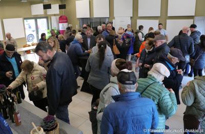 Uczestnicy VII Święta Lubuskiego Młodego Wina w Lubuskim Centrum Winiarstwa w Zaborze  