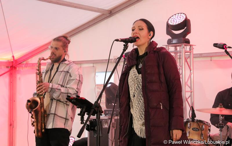 Koncert w Lubuskim Centrum Winiarstwa w Zaborze podczas VII Święta Lubuskiego Młodego Wina