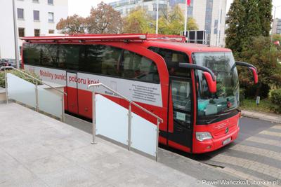 Krwiobus przed urzędem marszałkowskim w Zielonej Górze