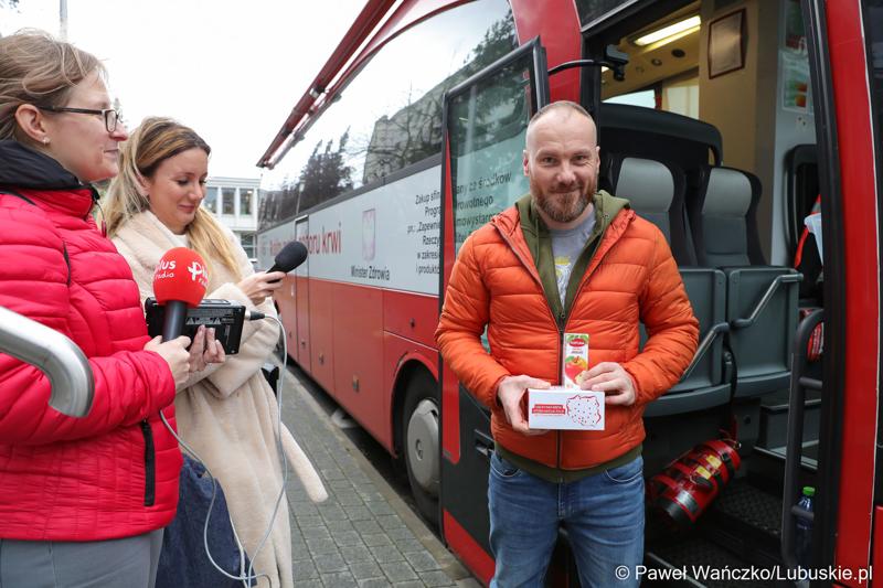 Na dawców krwi czekały w urzędzie marszałkowskim worki pełne czekolad oraz atrakcyjne niespodzianki przygotowane przez Departament Ochrony Zdrowia