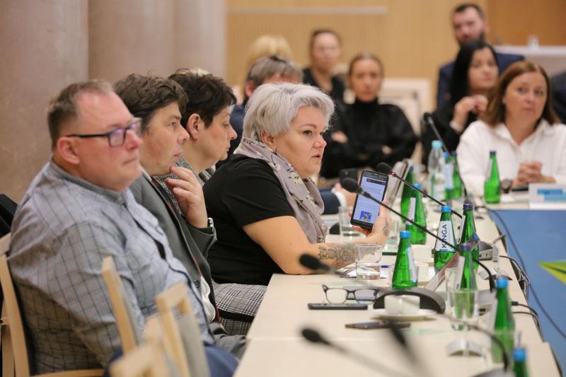 16 listopada 2023 r. w Sali Kolumnowej Sejmiku Województwa Lubuskiego – w siedzibie Urzędu Marszałkowskiego Województwa Lubuskiego w Zielonej Górze – odbyło się IV posiedzenie Komitetu Monitorującego Program Fundusze Europejskie dla Lubuskiego 2021-2027