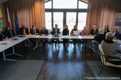 Uczestnicy pierwszego spotkania z partnerstwami samorządowymi (Skąpe, Łagów, Lubrza), które chcą wspólnie realizować projekty w ramach Zintegrowanych Inwestycji Terytorialnych