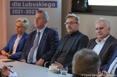 Uczestnicy pierwszego spotkania z partnerstwami samorządowymi (Skąpe, Łagów, Lubrza), które chcą wspólnie realizować projekty w ramach Zintegrowanych Inwestycji Terytorialnych