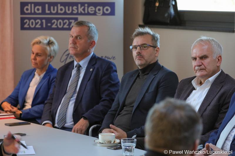 Uczestnicy pierwszego spotkania z partnerstwami samorządowymi (Skąpe, Łagów, Lubrza), które chcą wspólnie realizować projekty w ramach Zintegrowanych Inwestycji Terytorialnych