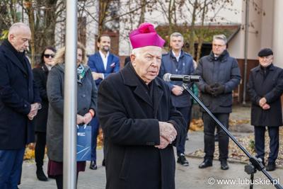 Otwarcie nowego skrzydła Centrum Integracji Społecznej w Zielona Górze . ks. bp. P. Socha