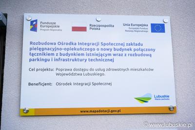 Otwarcie nowego skrzydła Centrum Integracji Społecznej w Zielona Górze - tablica informacyjna