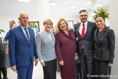Otwarcie nowego skrzydła Centrum Integracji Społecznej w Zielona Górze - M. Jabłoński, E. Polak, D. Krojcig, W. Sługocki, S. Pędzińska