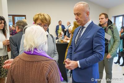 Otwarcie nowego skrzydła Centrum Integracji Społecznej w Zielona Górze - rozmowy