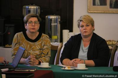 Uczestnicy spotkania Instytucji Zarządzającej programem „Fundusze Europejskie dla Lubuskiego 2021-2027” z partnerstwem jednostek samorządu terytorialnego na zamku w Kożuchowie