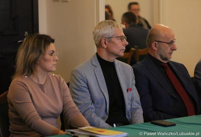 Uczestnicy spotkania Instytucji Zarządzającej programem „Fundusze Europejskie dla Lubuskiego 2021-2027” z partnerstwem jednostek samorządu terytorialnego na zamku w Kożuchowie