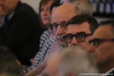 Uczestnicy spotkania Instytucji Zarządzającej programem „Fundusze Europejskie dla Lubuskiego 2021-2027” z partnerstwem jednostek samorządu terytorialnego na zamku w Kożuchowie