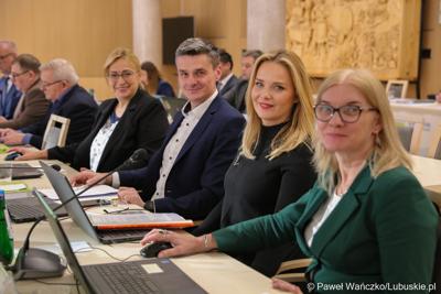 Radni podczas LIX zwyczajnej sesji Sejmiku Województwa Lubuskiego