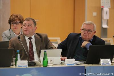 Członkowie Zarządu Województwa Lubuskiego na LIX zwyczajnej sesji Sejmiku Województwa Lubuskiego: Grzegorz Potęga (z lewej) i Tadeusz Jędrzejczak 