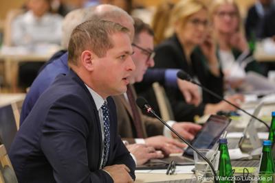 Wicemarszałek Łukasz Porycki podczas LIX zwyczajnej sesji Sejmiku Województwa Lubuskiego