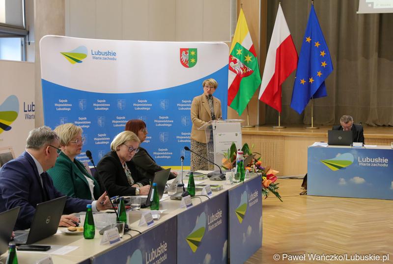 Posłanka na Sejm RP Elżbieta Anna Polak przemawia na LIX zwyczajnej sesji Sejmiku Województwa Lubuskiego