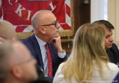 Marszałek Województwa Lubuskiego Marcin Jabłoński podczas spotkania networkingowego dla biznesu w Słubicach 